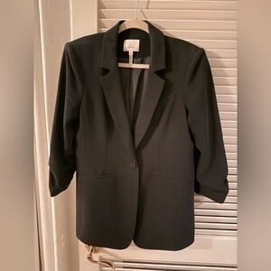 Cinq à Sept Black Blazer. Scrunch sleeves - Lightweight, lined.